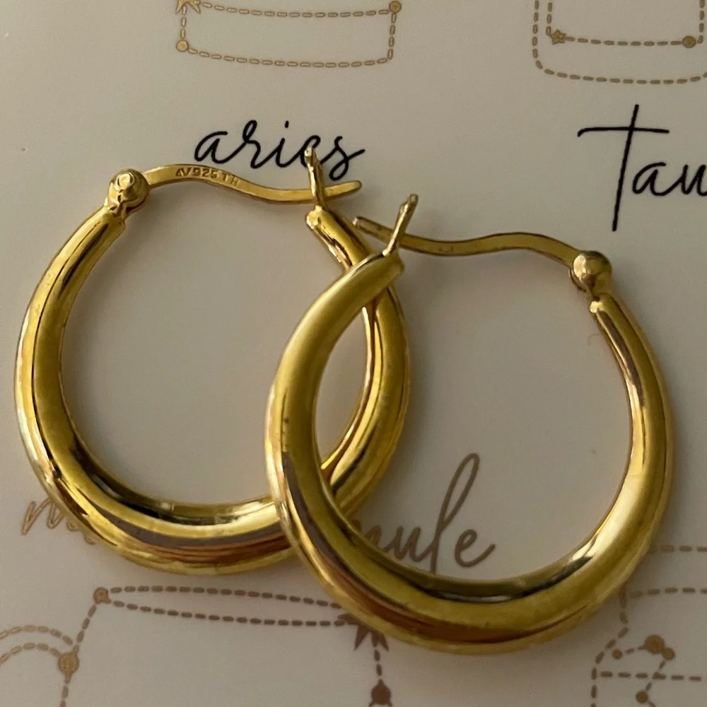 1” yellow gold stylish hoop earrings - Picture 4 of 6